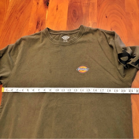 Dickies Men’s Khaki Long Sleeve T shirt
Tee With Logo on the Front. Medium - Picture 11 of 15